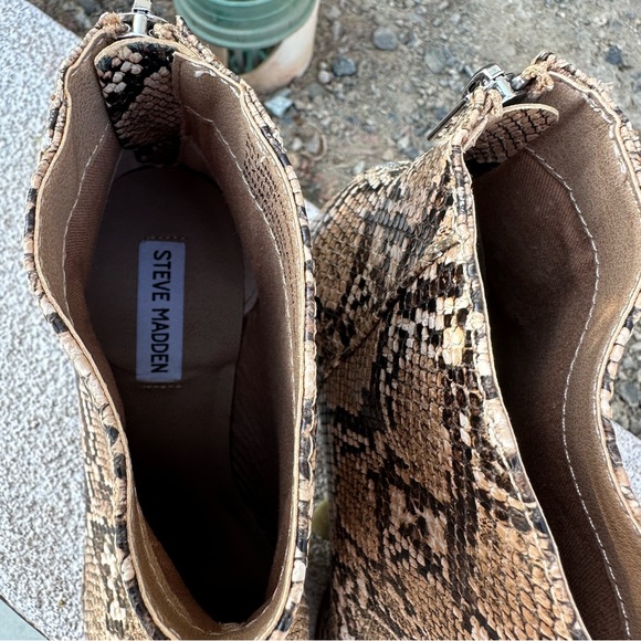 New Steve Madden Julianna Pointed Toe Tan Snake Embossed Bootie Size Womens - Picture 5 of 9